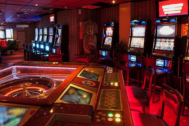 Live dealer at Andar Bahar table on aye4d login